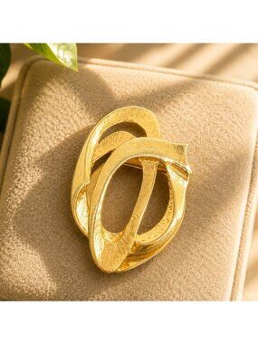 Vintage Gold Tone Modernist Abstract Dress Clip Textured Sculptural Sweater Scar